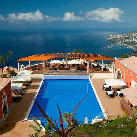 Pembe Palheiro Village *