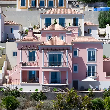 Pembe Palheiro Village