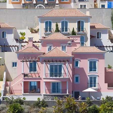 Pembe Palheiro Village